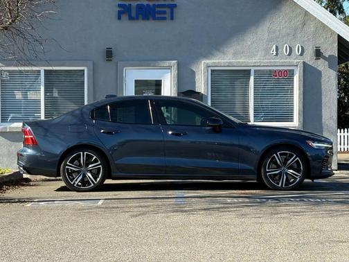 2019 Volvo S60 Hybrid T8 R-Design