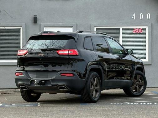 2017 Jeep Cherokee Sport