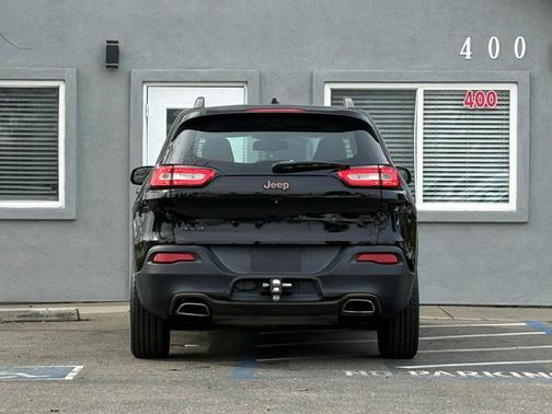 2017 Jeep Cherokee Sport