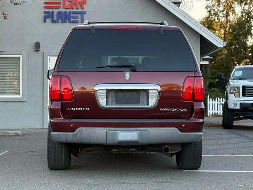 2003 Lincoln Navigator Base