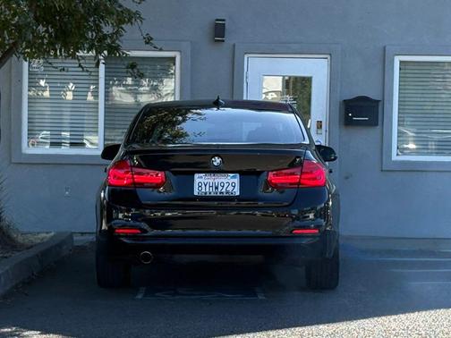 Black 2016 BMW 320 i