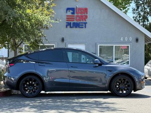 2022 Tesla Model Y Long Range Dual Motor All-Wheel Drive