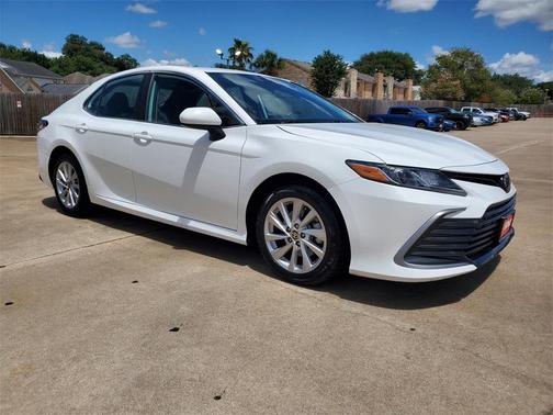 Photo 4 of 34 of 2021 Toyota Camry LE