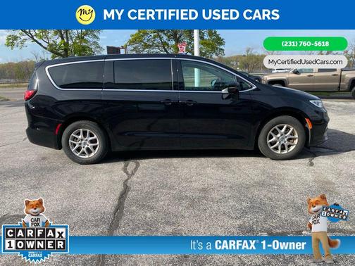 Diamond Black Crystal Pearlcoat 2024 Chrysler Pacifica Touring L
