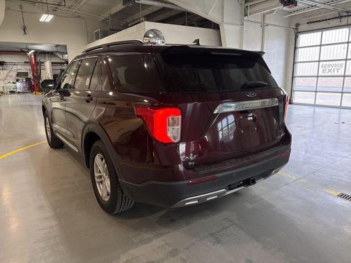 Burgundy Velvet Tinted Clearcoat 2022 Ford Explorer XLT
