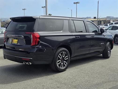 2023 GMC Yukon XL 4WD AT4