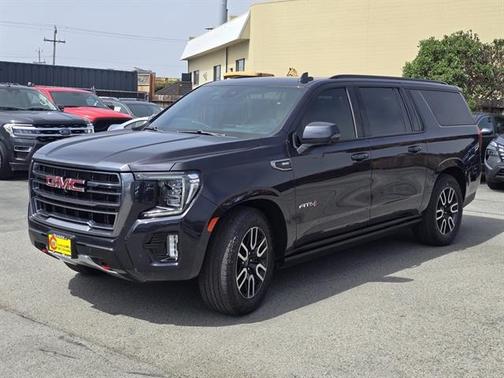 2023 GMC Yukon XL 4WD AT4