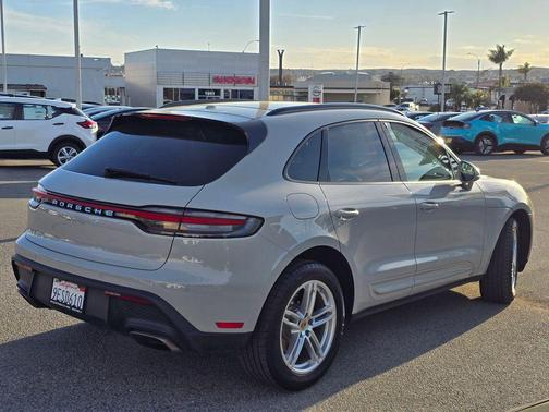 2023 Porsche Macan Base