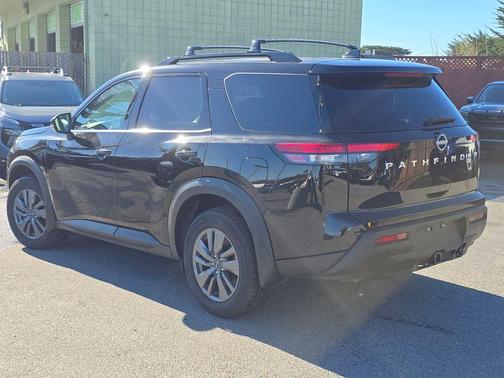 2025 Nissan Pathfinder SV FWD