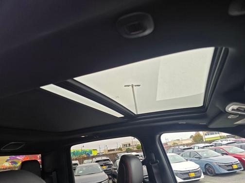 Diamond Black Crystal Pearlcoat 2022 RAM 1500 TRX