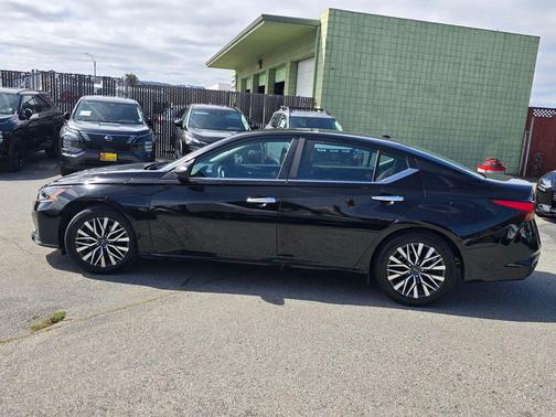 Super Black 2024 Nissan Altima 2.5 SV