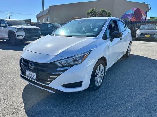 Fresh Powder 2025 Nissan Versa 1.6 S