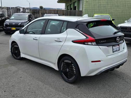 2023 Nissan Leaf SV PLUS 60 kWh