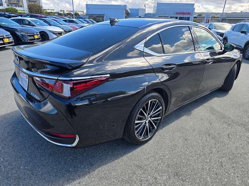 Caviar 2025 Lexus ES 300h Base
