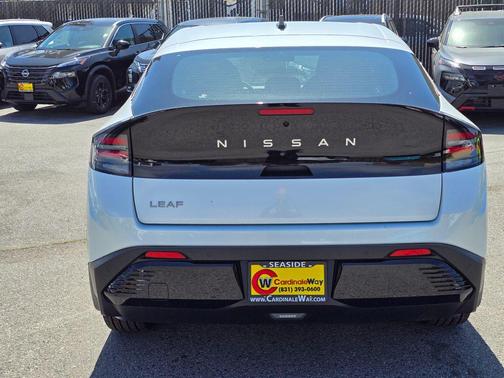 Everest White Pearl Tricoat 2026 Nissan Leaf SV+