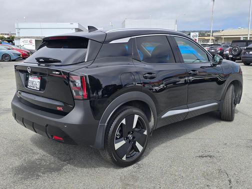 Super Black 2025 Nissan Kicks SR