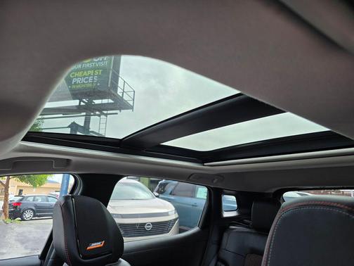 Super Black 2025 Nissan Kicks SR