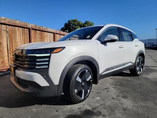 2025 Nissan Kicks SR