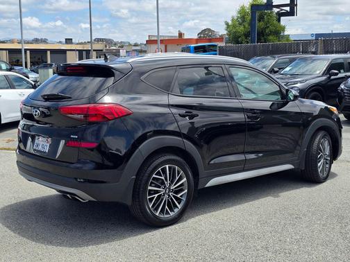 Black Noir Pearl 2019 Hyundai TUCSON SE