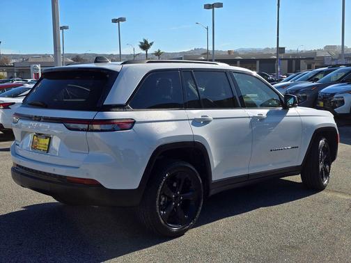 2023 Jeep Grand Cherokee Altitude