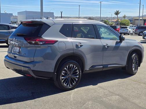 2025 Nissan Rogue SL