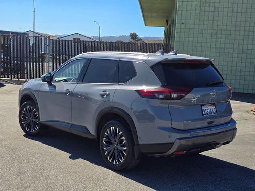 2025 Nissan Rogue SL