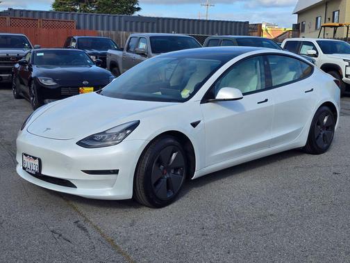 Pearl White Multi-Coat 2021 Tesla Model 3 Standard Range Plus