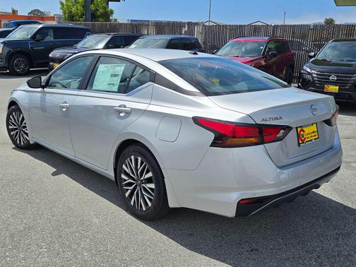 Brilliant Silver Metallic 2026 Nissan Altima 2.5 SV