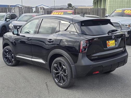 2025 Nissan Kicks SR