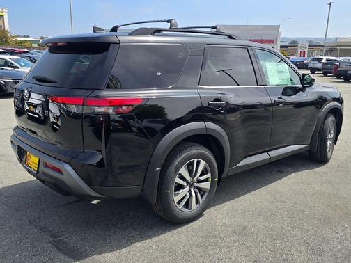 Super Black 2026 Nissan Pathfinder SL