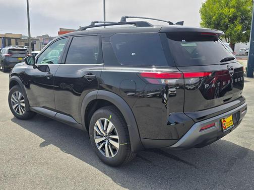 Super Black 2026 Nissan Pathfinder SL