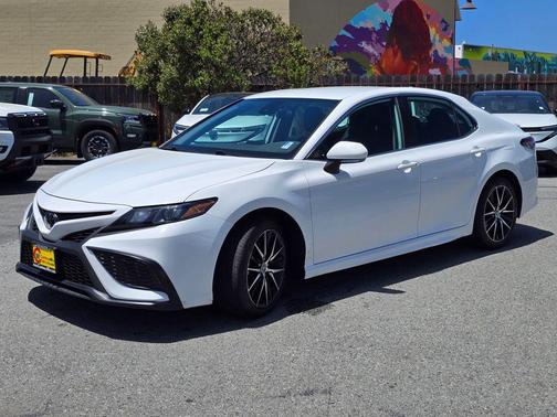 Ice Cap 2023 Toyota Camry SE