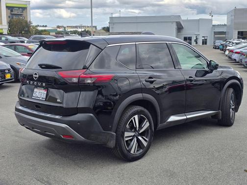 2022 Nissan Rogue SL