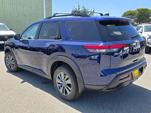 Deep Ocean Blue Pearl 2026 Nissan Pathfinder SV