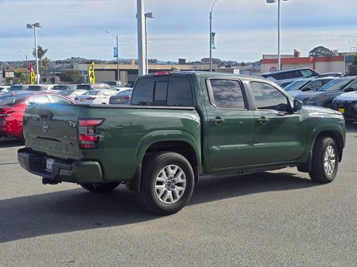 2022 Nissan Frontier SV