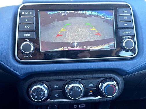 Super Black 2025 Nissan Versa 1.6 SV