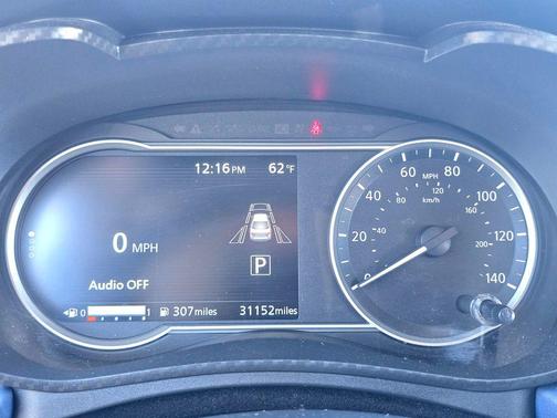 Super Black 2025 Nissan Versa 1.6 SV