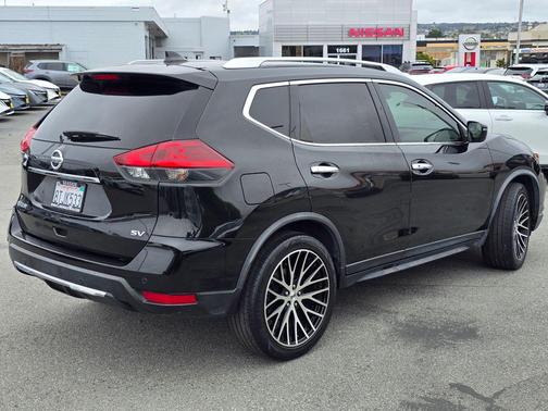 Magnetic Black Pearl 2020 Nissan Rogue SV