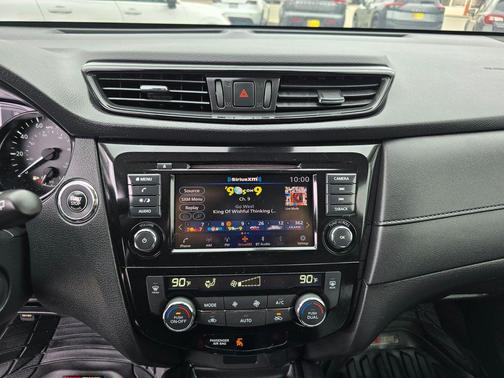 Magnetic Black Pearl 2020 Nissan Rogue SV
