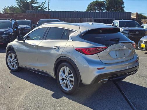 2018 INFINITI QX30 ESSENTIAL