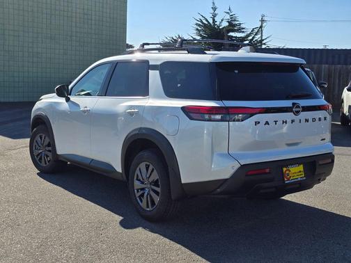 2026 Nissan Pathfinder SV