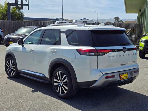 2023 Nissan Pathfinder Platinum 4WD