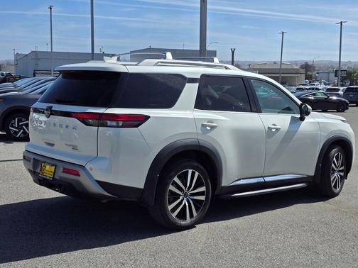 2023 Nissan Pathfinder Platinum 4WD