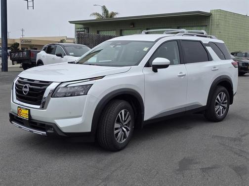 2025 Nissan Pathfinder SL FWD