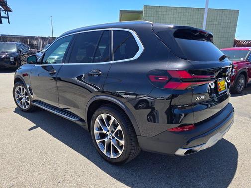Black Sapphire Metallic 2026 BMW X5 sDrive40i