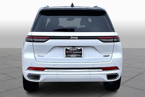 2022 Jeep Grand Cherokee Summit