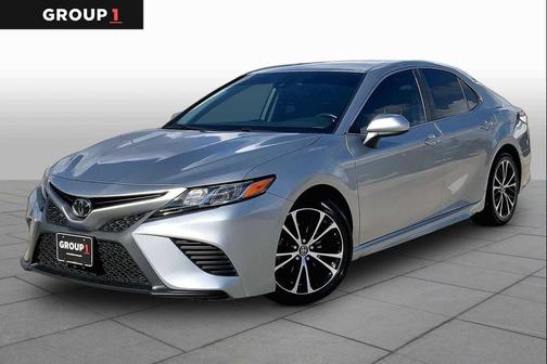 Celestial Silver Metallic 2019 Toyota Camry SE