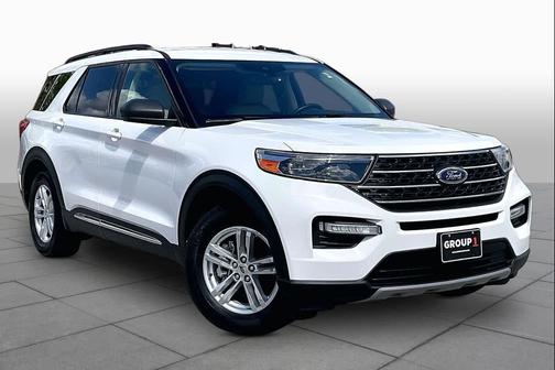 Oxford White 2022 Ford Explorer XLT