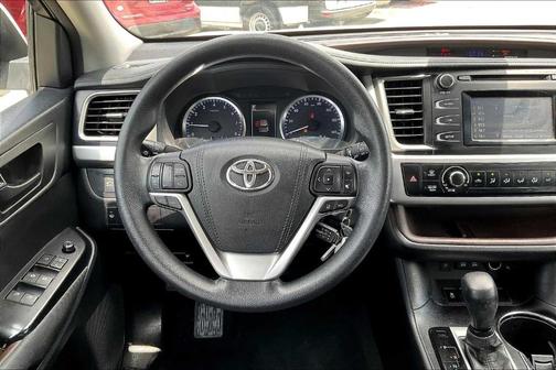 2017 Toyota Highlander LE