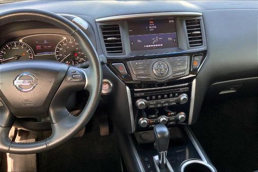 2017 Nissan Pathfinder SV